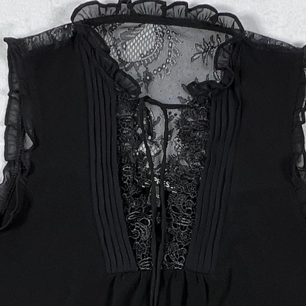 Express Lace Ruffle Top in black,  XS
